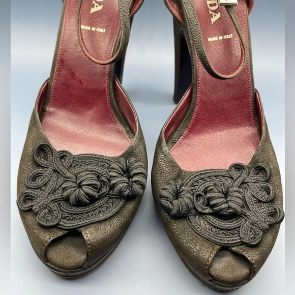 Vintage PRADA Vero Cuoio Peep Toe Embellished Pump - Picture 14 of 14
